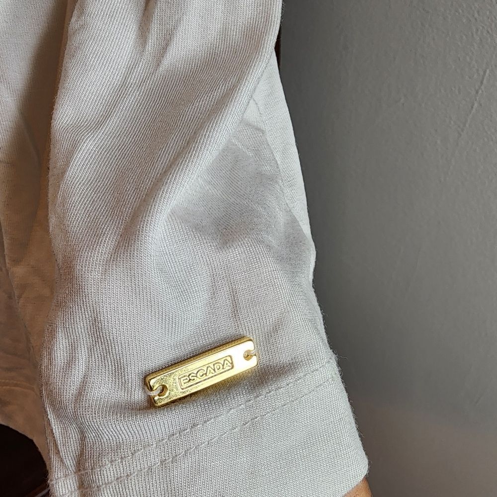 Escada  - Picture 6 of 8